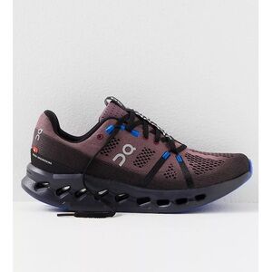 On cloud surfer sneakers